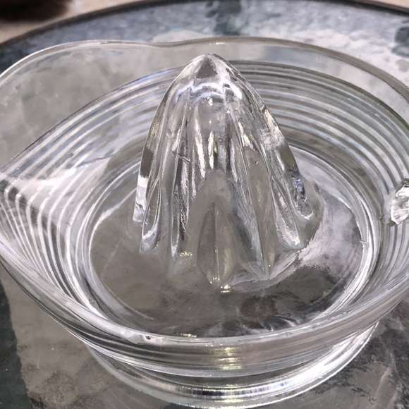 Real Crystal Large 8 inch Vintage Ribbed Crystal Glass Citrus Juicer with Handle - Picture 8 of 9